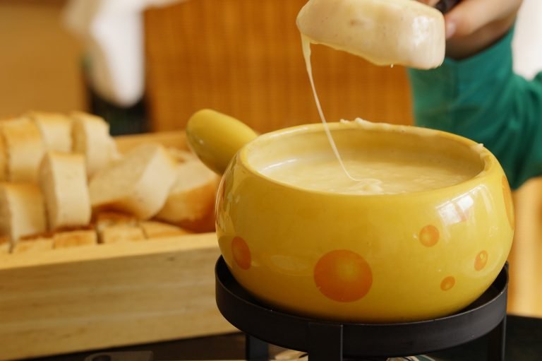 PECORINO NEL COCCIO CALDO, CON FICHI, MIELE E NOCI 5 PECORINO NEL COCCIO CALDO, CON FICHI, MIELE E NOCI