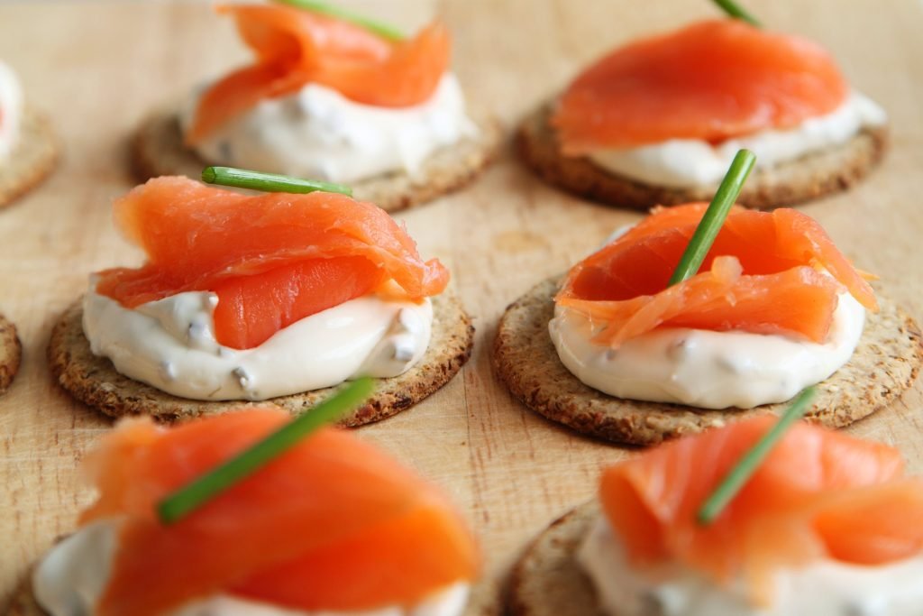 TARTINE AL SALMONE AFFUMICATO E MIELE