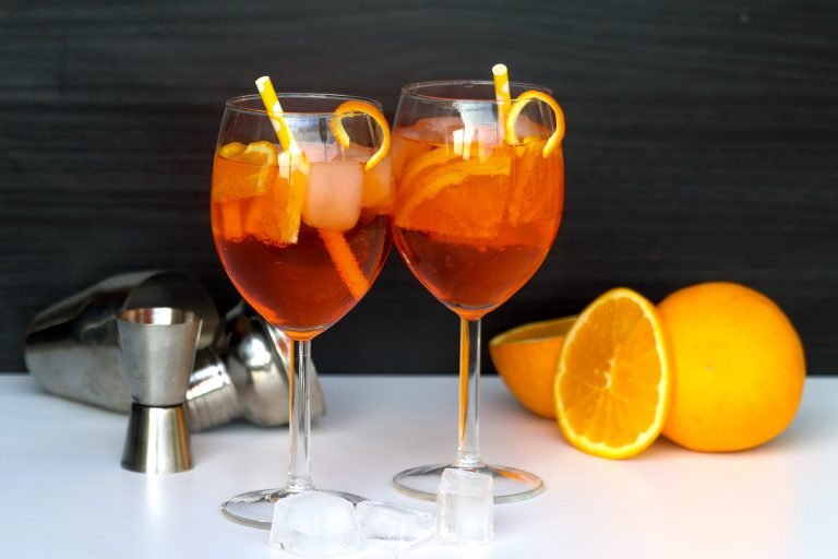 SPRITZ ARANCIA E GOCCE DI MIELE 14 SPRITZ ARANCIA E GOCCE DI MIELE