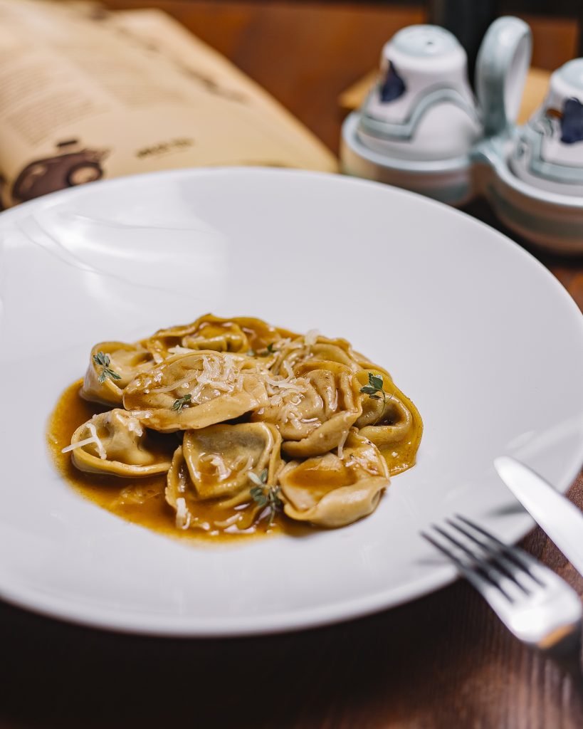 RAVIOLI DEL PLIN CAPRINO CON MIELE E CASTAGNE