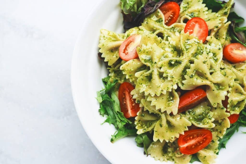 PASTA AL PESTO DI RADICCHIO, NOCI, FORMAGGIO E MIELE